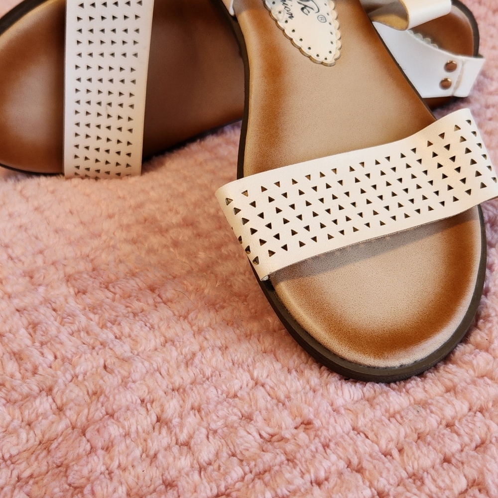 white sandals - Picture 5 of 5